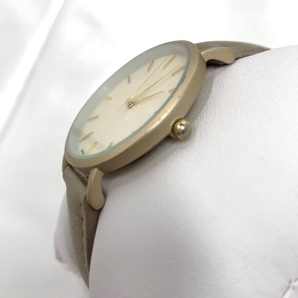 Minimalist Unisex Gold Leather Analog Watch With QRTZ Japanese Movement - Picture 2 of 9